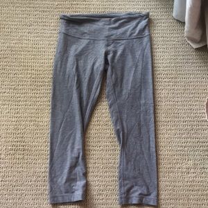 Lululemon gray mid-calf leggings size 6